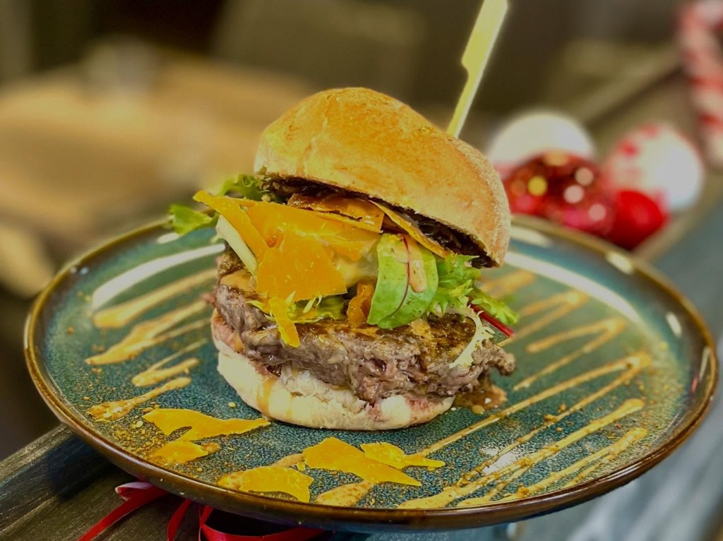 Burger cheddar et salade du 19.
